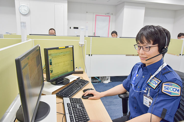 写真:お客様のお問い合わせ窓口である「セコムお客様サービスセンター」