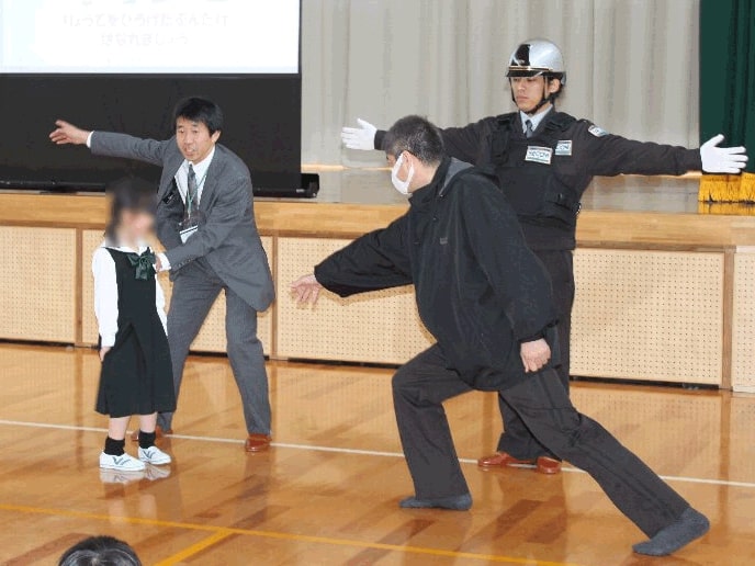 写真:子どもの安全啓発活動「セコム子ども安全教室」
