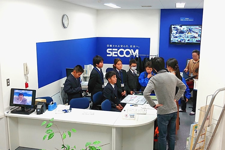 写真:「スチューデント・シティ」のセコムブース