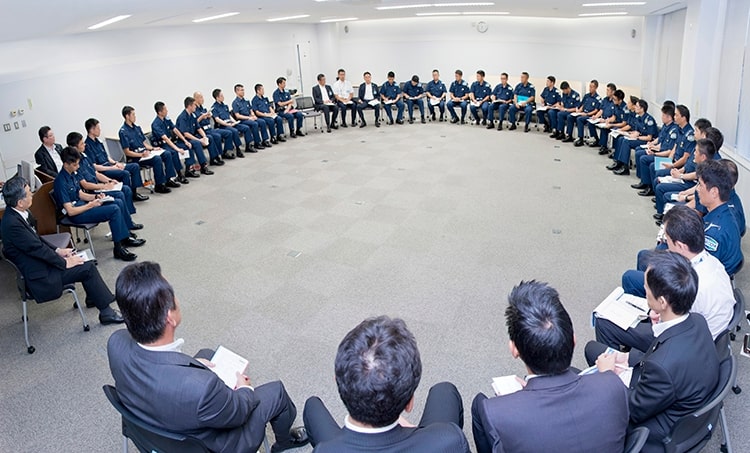 写真:「現代版・社章を守る会」
