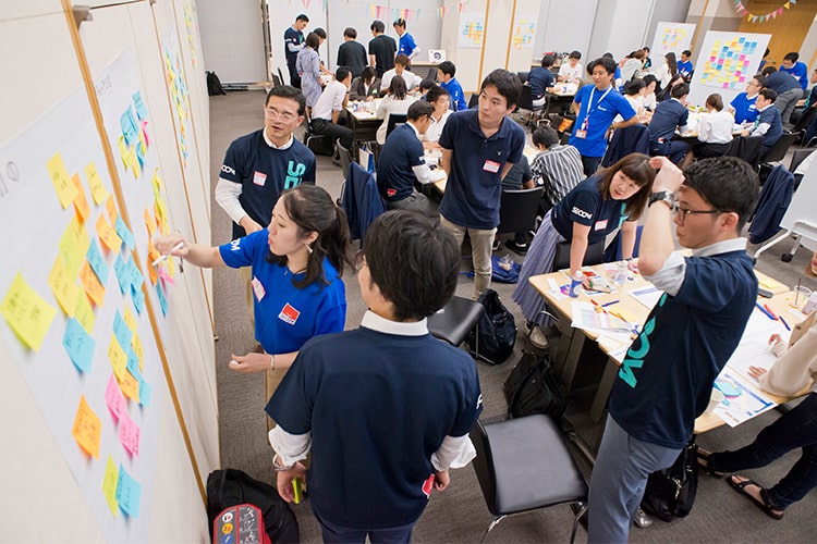 写真:今後の社会について議論する「セコムオープンラボ」