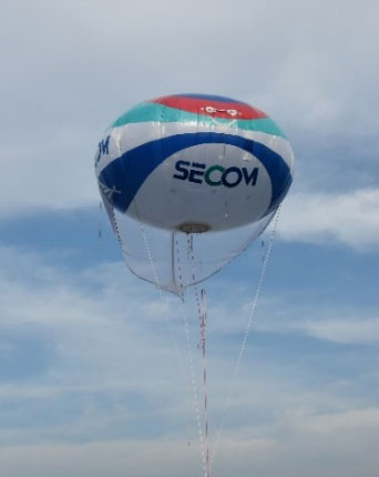 「セコム気球」に搭載されたカメラで会場周辺を上空から監視