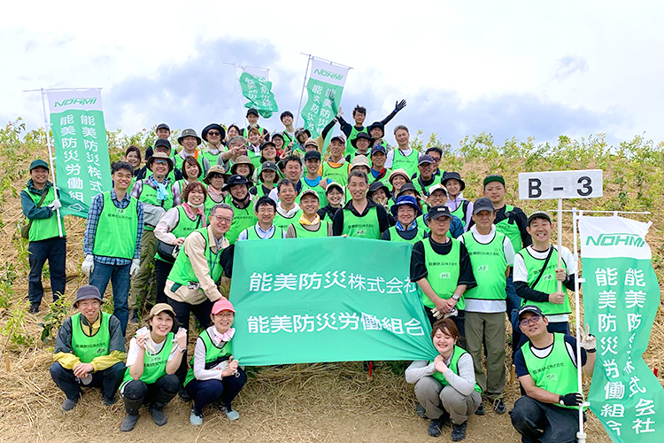 写真：作業に参加した仲間