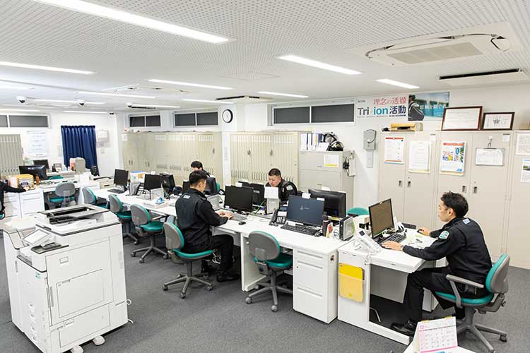 写真：LED照明化されたオフィス