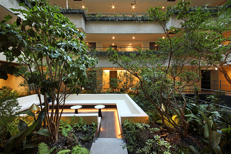 写真:「リーフコートプラス」の中庭