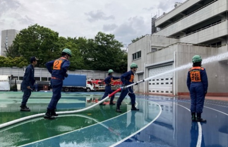 写真：社員が全国各地の消防団員として活動