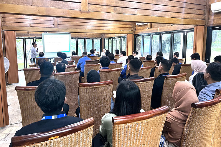 写真：インドネシアでの理念勉強会の様子