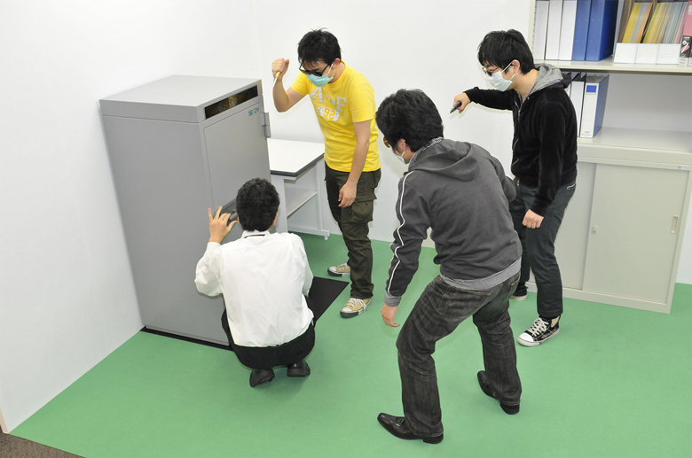 写真：日本初の強盗自動検出システム「インテリジェント非常通報システム」