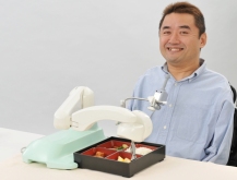 国内外から高い評価を受ける日本初の食事支援ロボット「マイスプーン」