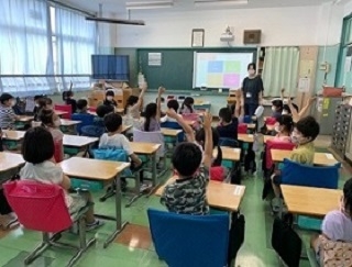 教材を活用して実施された小学校での安全教室の様子