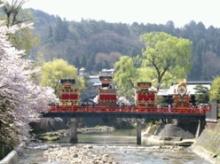 春の高山祭